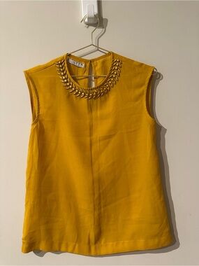 Suite Blanco Vintage-Style Sleeveless Blouse with Embellished Neckline in Small